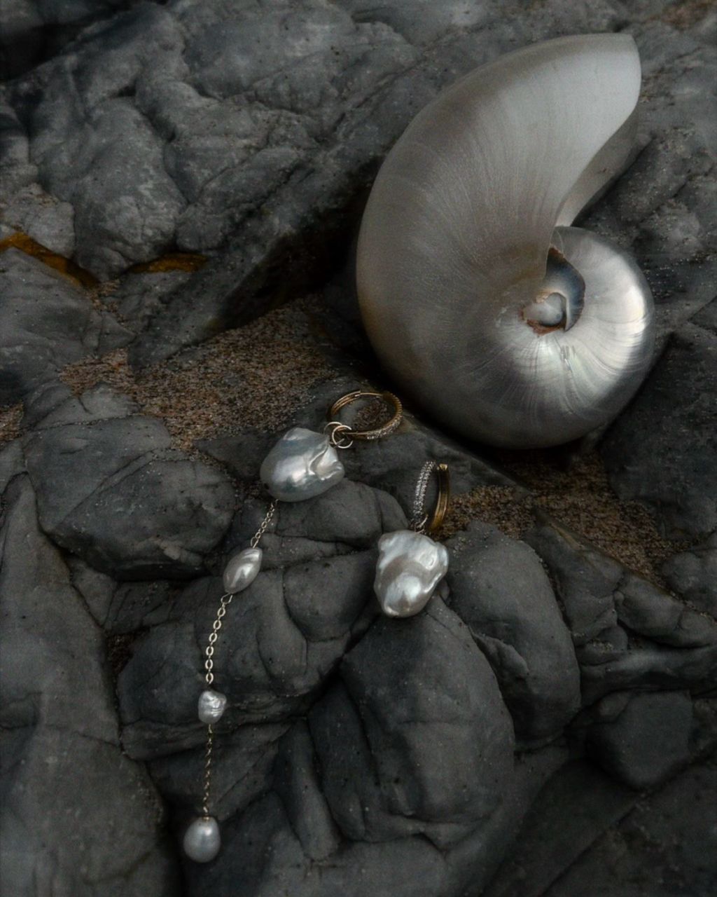 Natural pearls earrings